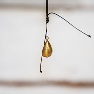 GOLD PLATED MUSSEL SHELL PENDANT
